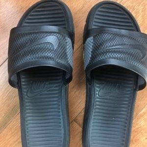 NIKE SLIDES size 8